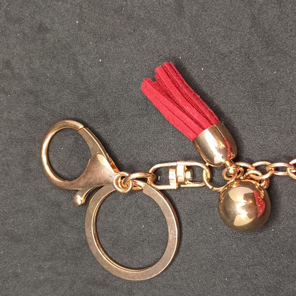 Red Lip Keychain with Gold Accents - Picture 3 of 4